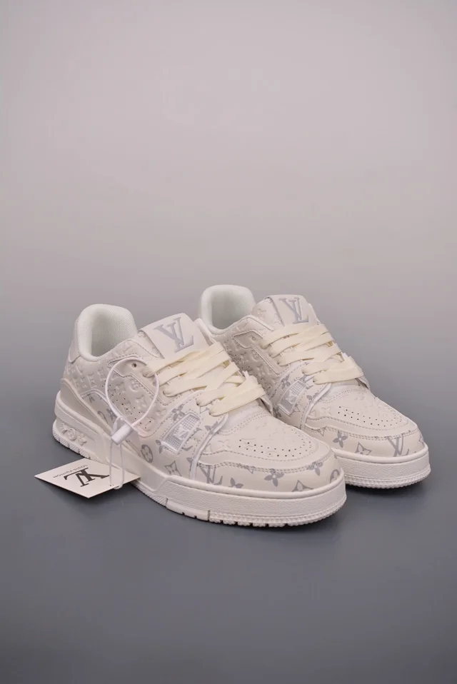 Louis Vuitton Sneakers Low-Top Monogram Lace-Up product detail image 12