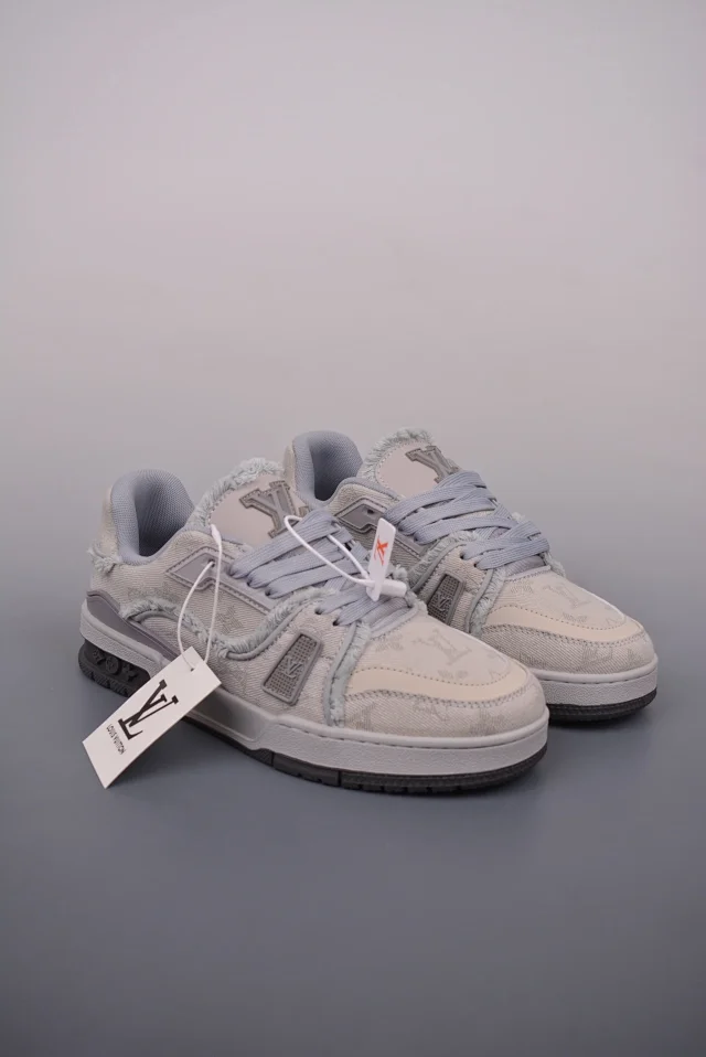 Louis Vuitton Sneakers Low-Top Monogram Lace-Up product detail image 19