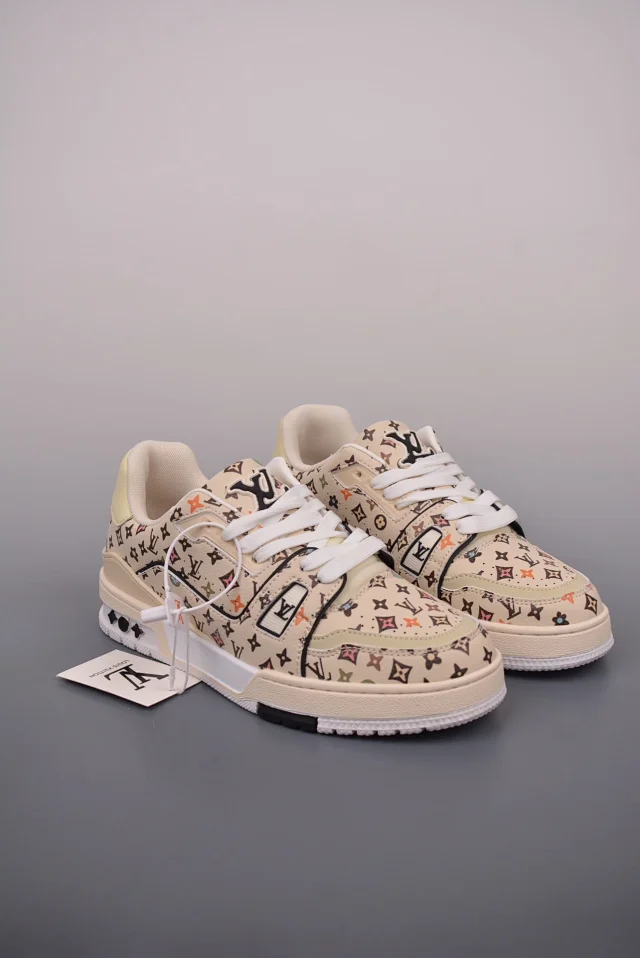 Louis Vuitton Sneakers Low-Top Monogram Lace-Up product detail image 13