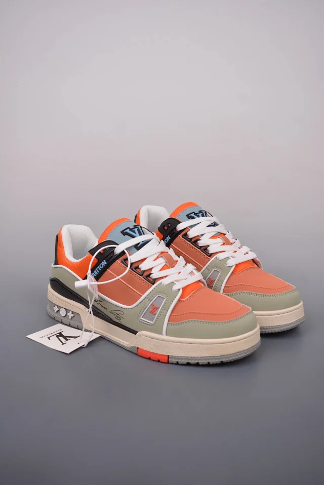 Louis Vuitton Sneakers Low-Top Monogram Lace-Up product detail image 18