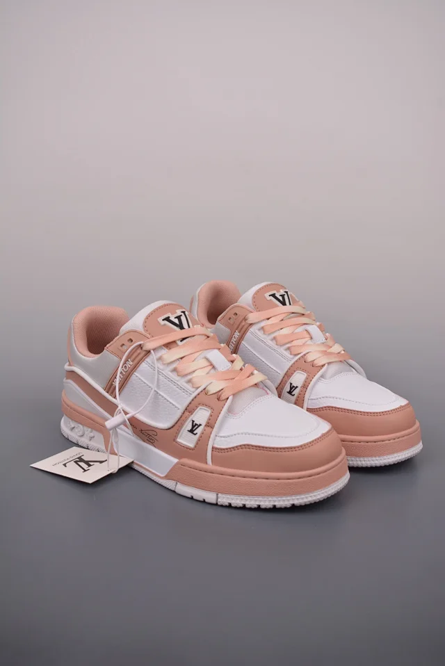 Louis Vuitton Sneakers Low-Top Monogram Lace-Up product detail image 14