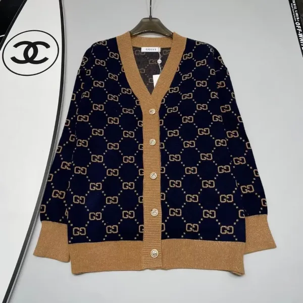 Miu Miu Logo Heart Knit Cardigan Pink Cream - 11