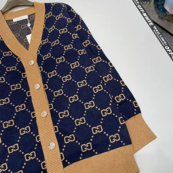 Miu Miu Logo Heart Knit Cardigan Pink Cream - 10