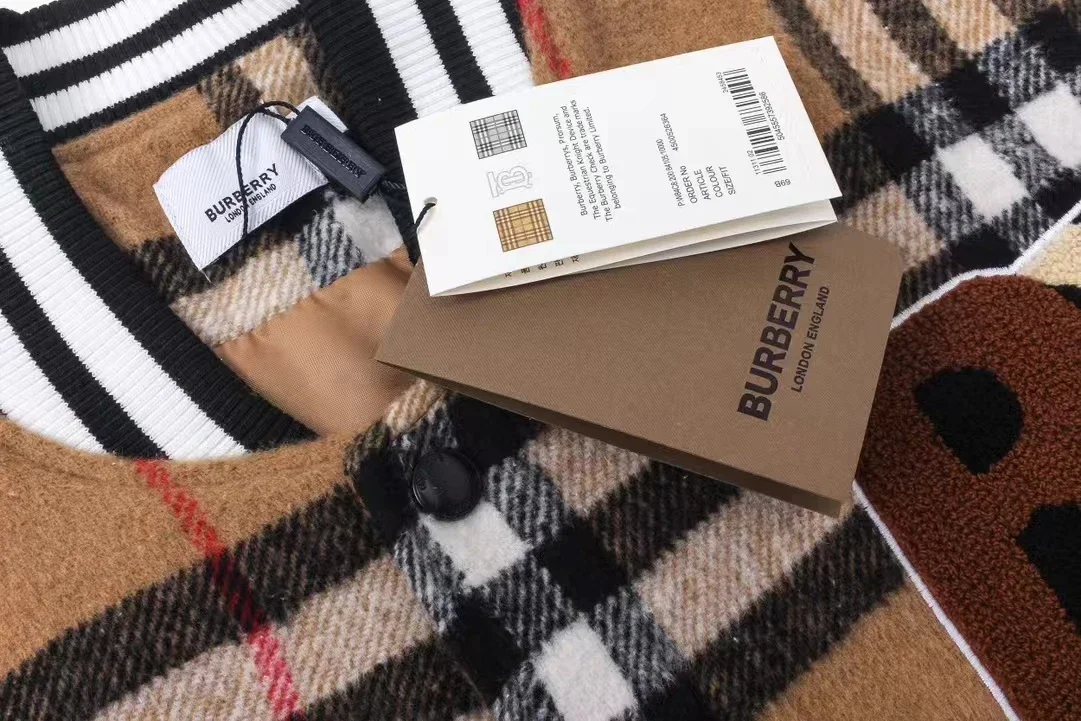 Burberry バーバリー オーバーサイズ ファイヤーマン コート チェック BURBERRY】 AMBERFORD フードチェックトレンチコート (Burberry