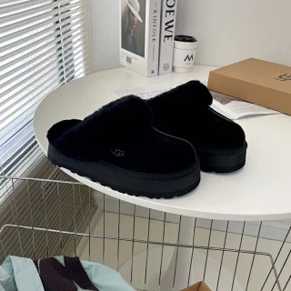 UGG Slippers Fur-Lined Suede Moccasin product detail image 7