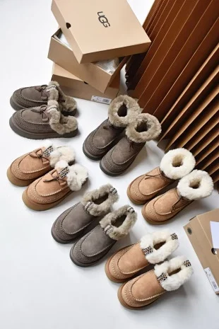 UGG Slippers Fur-Lined Suede Moccasin product detail image 6