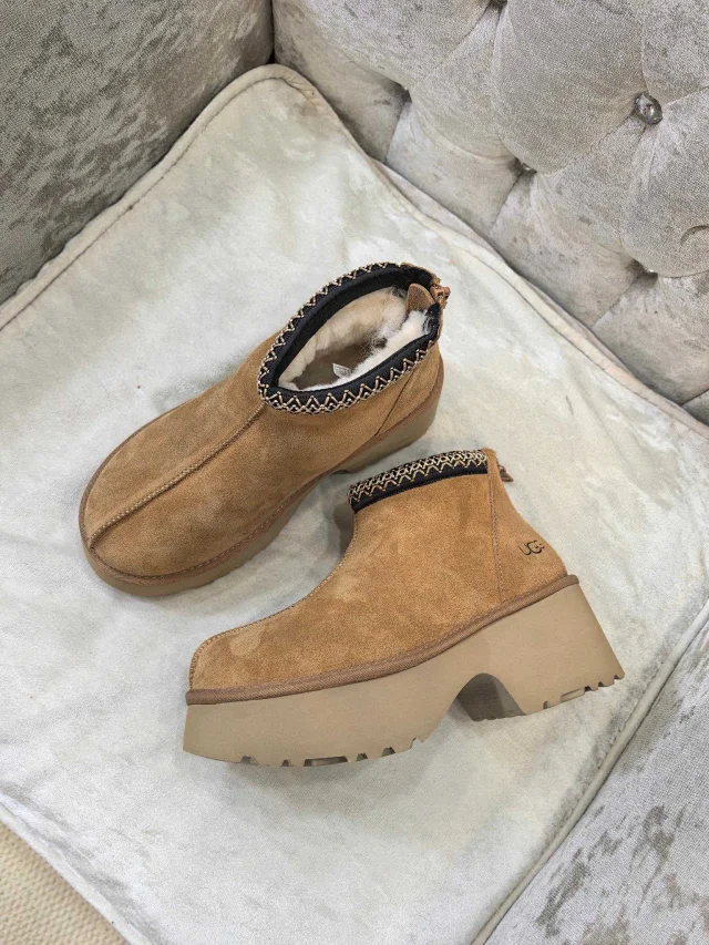 UGG Slippers Fur-Lined Suede Moccasin product detail image 14