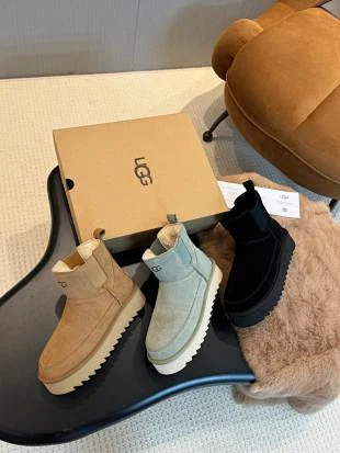 UGG Slippers Fur-Lined Suede Moccasin product detail image 2