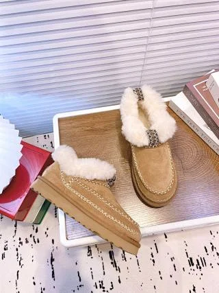 UGG Slippers Fur-Lined Suede Moccasin product detail image 15