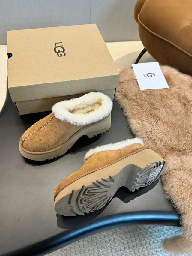 UGG Slippers Fur-Lined Suede Moccasin product detail image 13