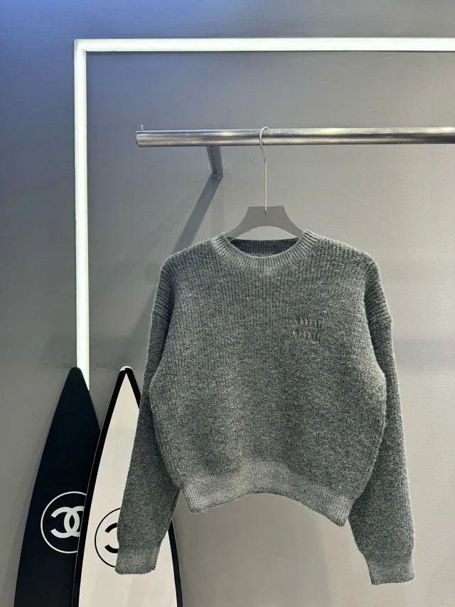 Miu Knitwear Crew-neck logo knit sweater product detail image 16