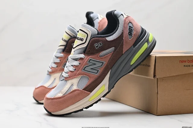 New Balance Sneakers 991 product detail image 4