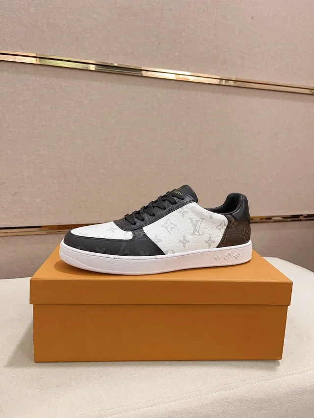 Louis Vuitton Sneakers Low-Top Lace-Up Monogram and Checkerboard product detail image 11