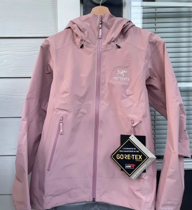 Arc'teryx Jackets Hooded zip-front shell jacket with waterproof zip pockets product detail image 13