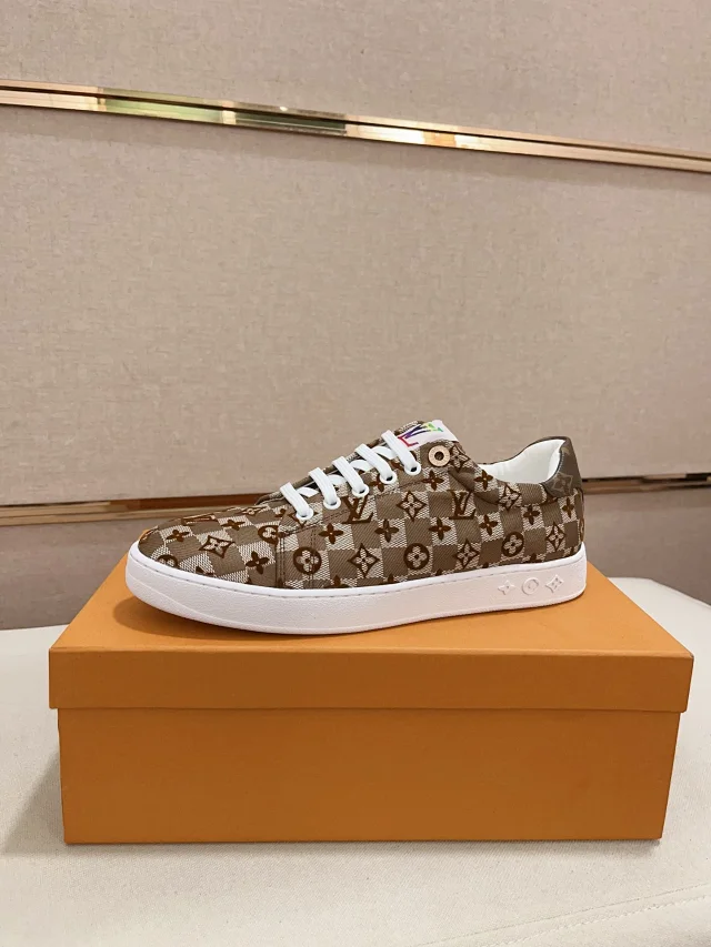 Louis Vuitton Sneakers Low-Top Lace-Up Monogram and Checkerboard product detail image 13