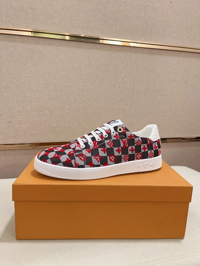 Louis Vuitton Sneakers Low-Top Lace-Up Monogram and Checkerboard product detail image 14