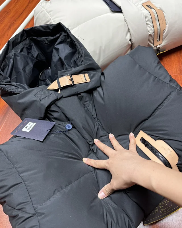 Louis Vuitton Down Jackets Style 8815 Hooded Puffer Jacket product detail image 7