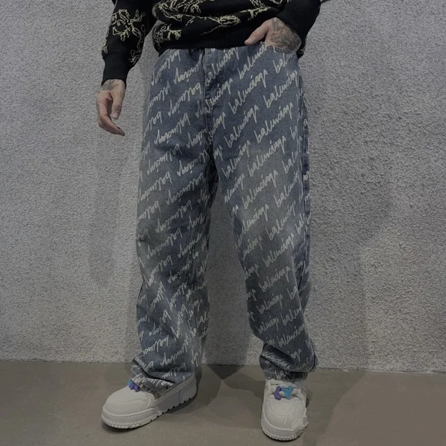 Balenciaga Jeans Logo Print product detail image 3