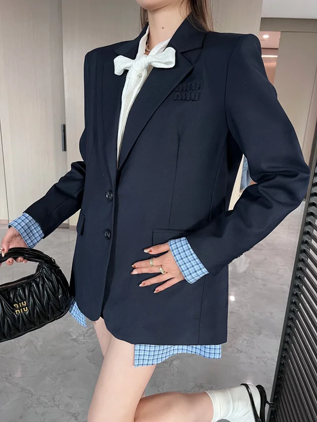 Miu Jackets Zip-front and button-front jacket styles product detail image 5