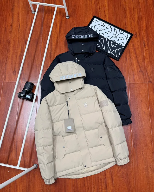 Burberry Jackets Detachable-Sleeve Hooded Puffer Jacket product detail image 3