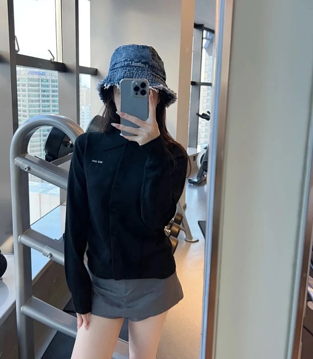 MiuMiu Sweater: seller detail photo 9