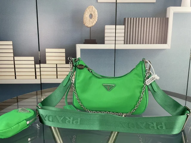 Prada Shoulder Bags Re-Edition 2005 nylon bag with detachable pouch and chain strap product detail image 5