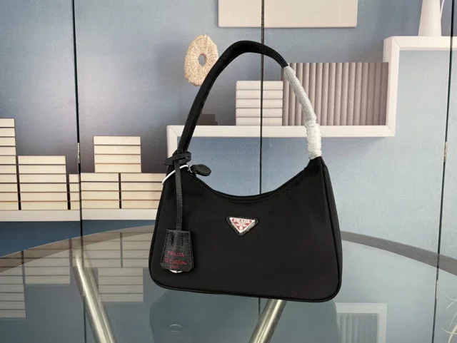 Prada Shoulder Bags Re-Edition 2005 nylon bag with detachable pouch and chain strap product detail image 12