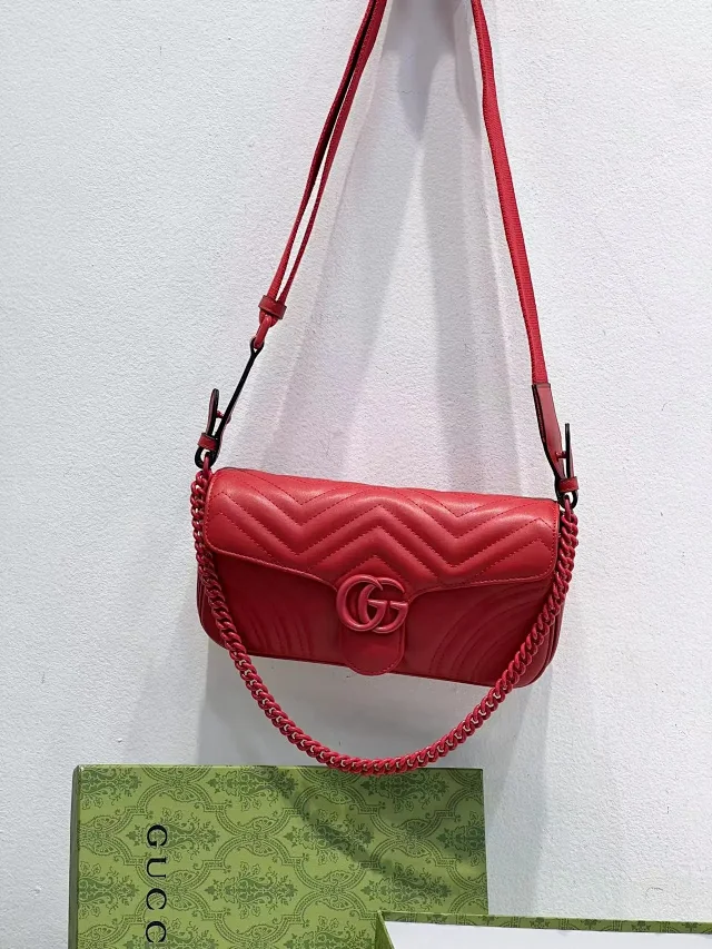 Gucci Crossbody Bags Quilted chain-strap GG product detail image 15