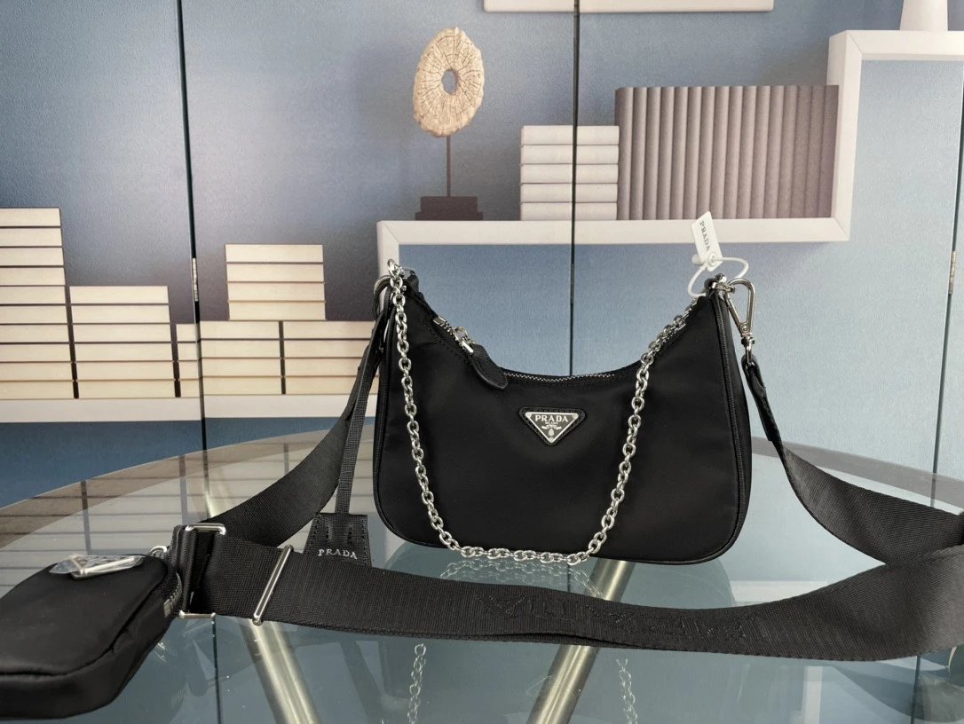 Prada Re-Edition 2005 Nylon Saddle Bag Blue - 5