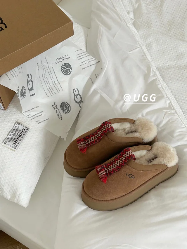 UGG Slippers Fur-Lined Suede Moccasin product detail image 12