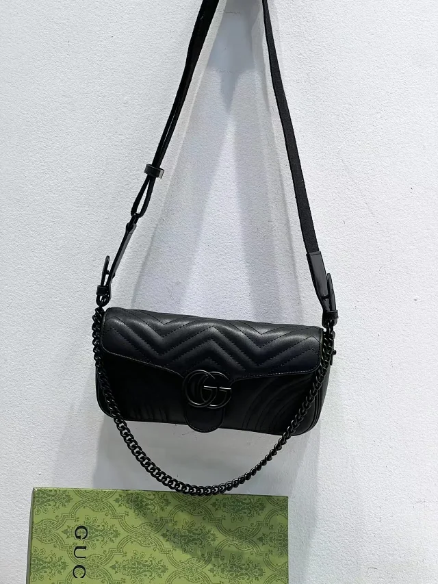 Gucci Crossbody Bags Quilted chain-strap GG product detail image 14