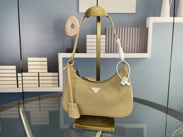 Prada Shoulder Bags Re-Edition 2005 nylon bag with detachable pouch and chain strap product detail image 7