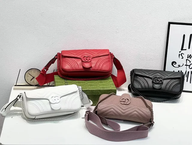 Gucci Crossbody Bags Quilted chain-strap GG product detail image 5