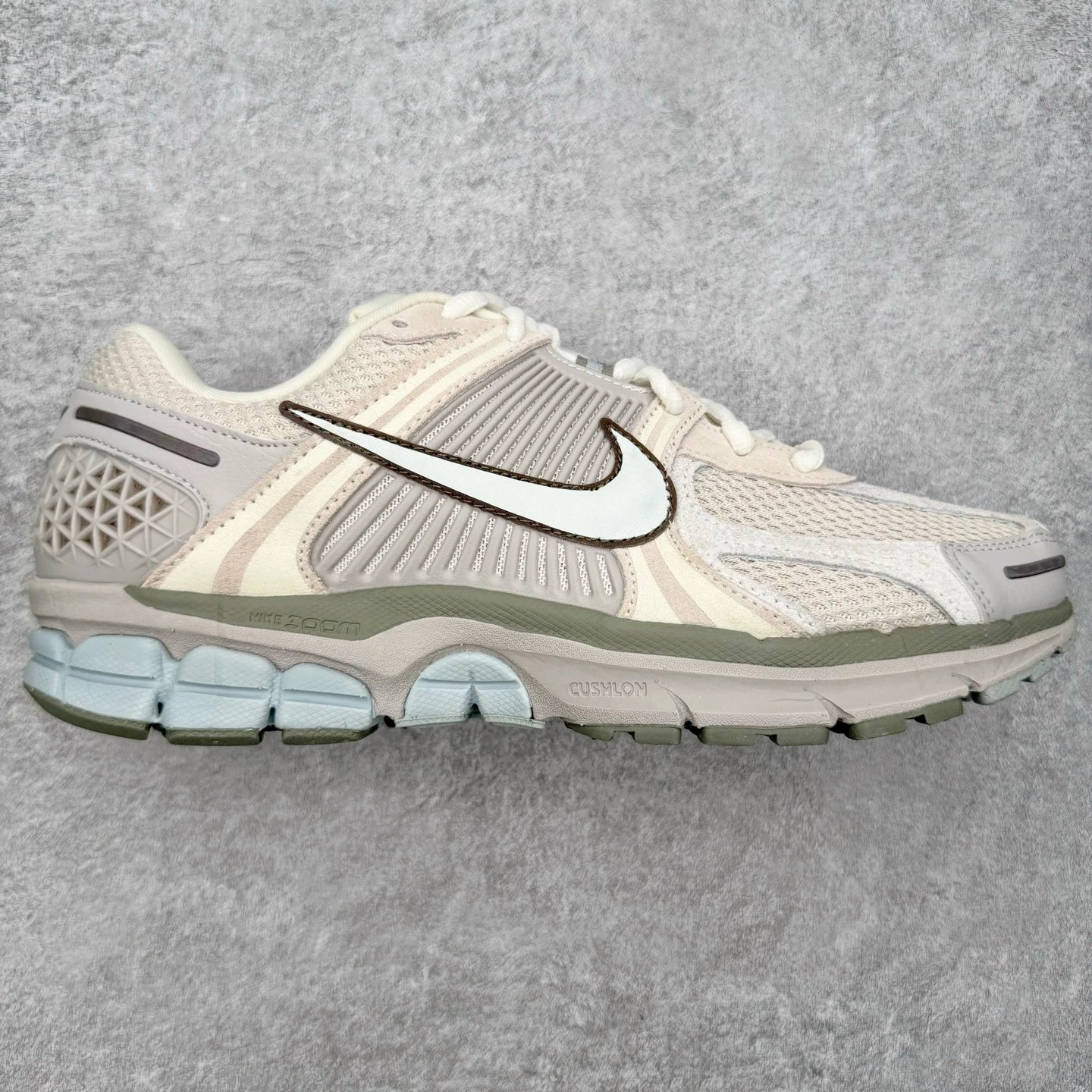 NK Vomero 5 light khaki gray white FZ3653-104