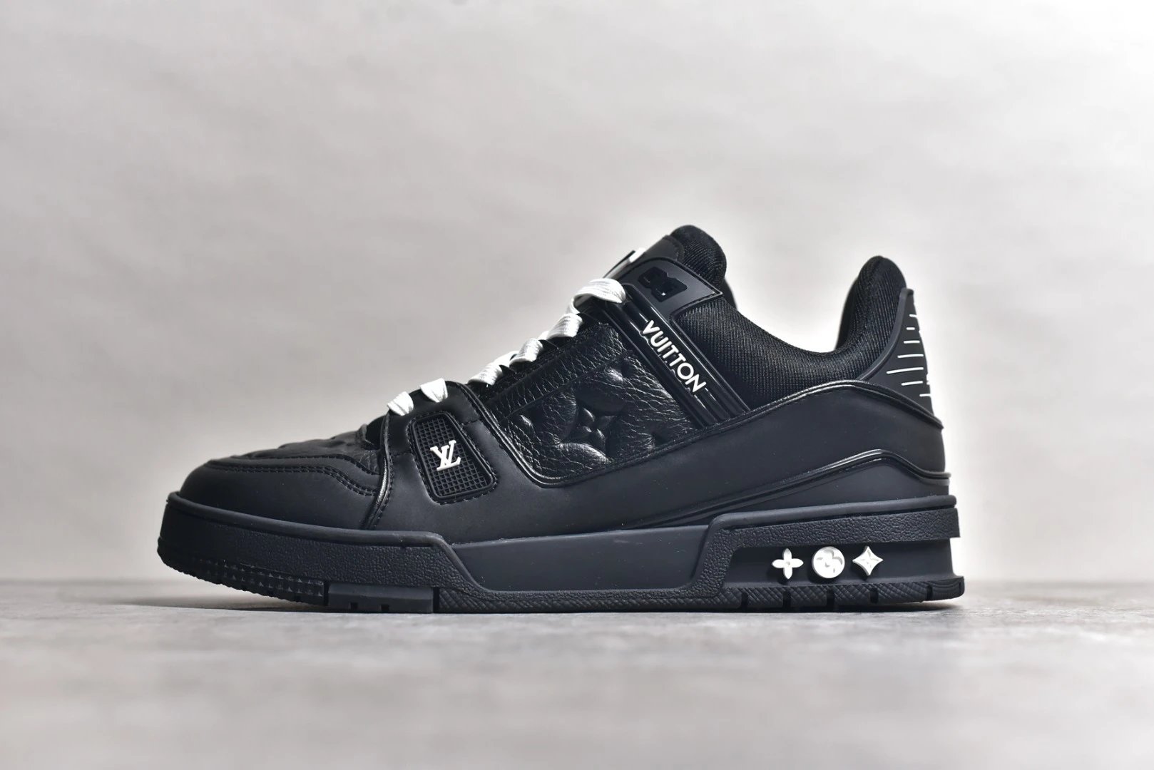 LV Black 1AAREW