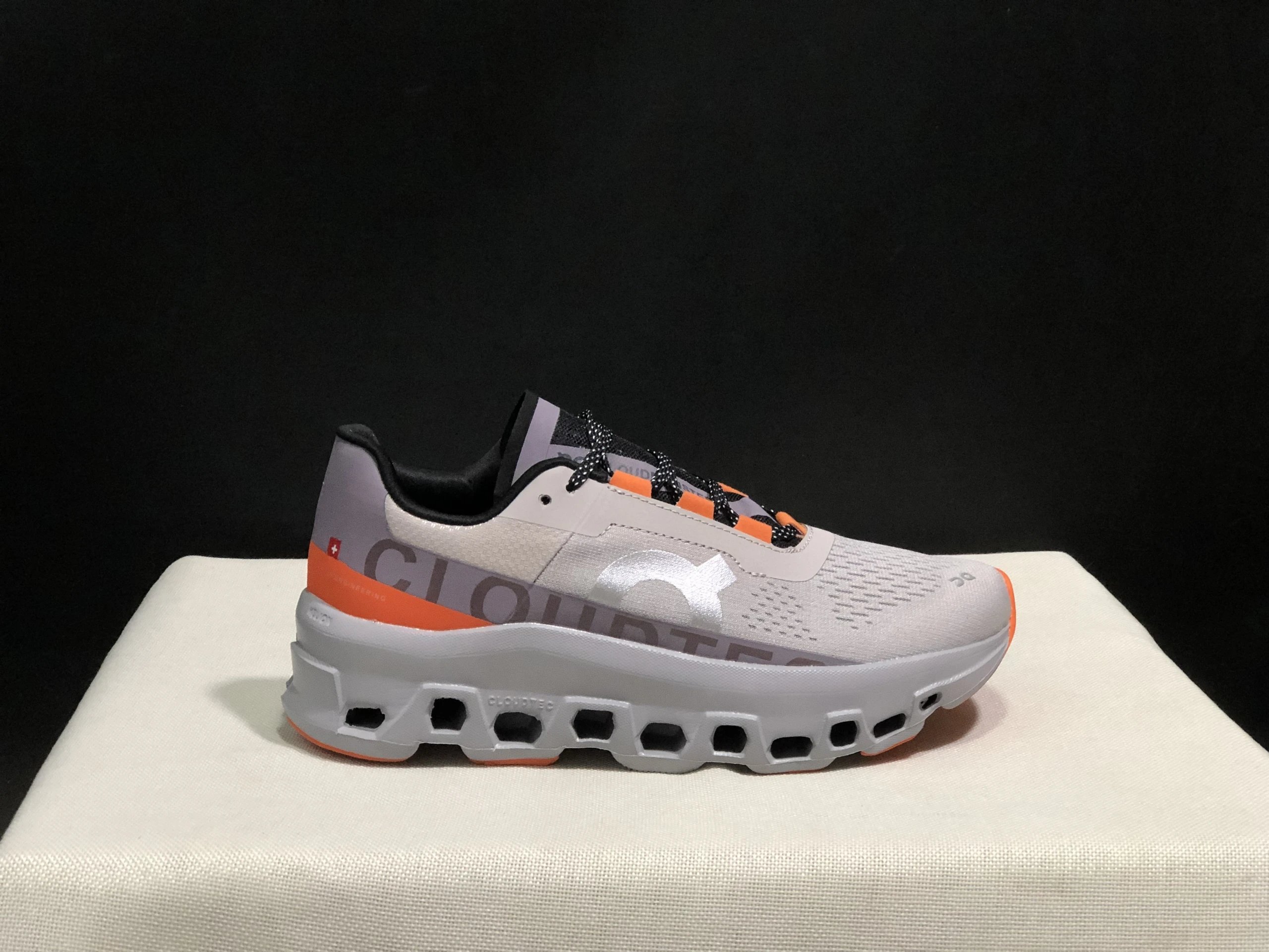On Sneakers Cloudmonster — ON Monster Grey Orange 40.99706
