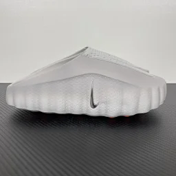 thumbnail for TOPMind 001 黑科技足底按摩拖鞋