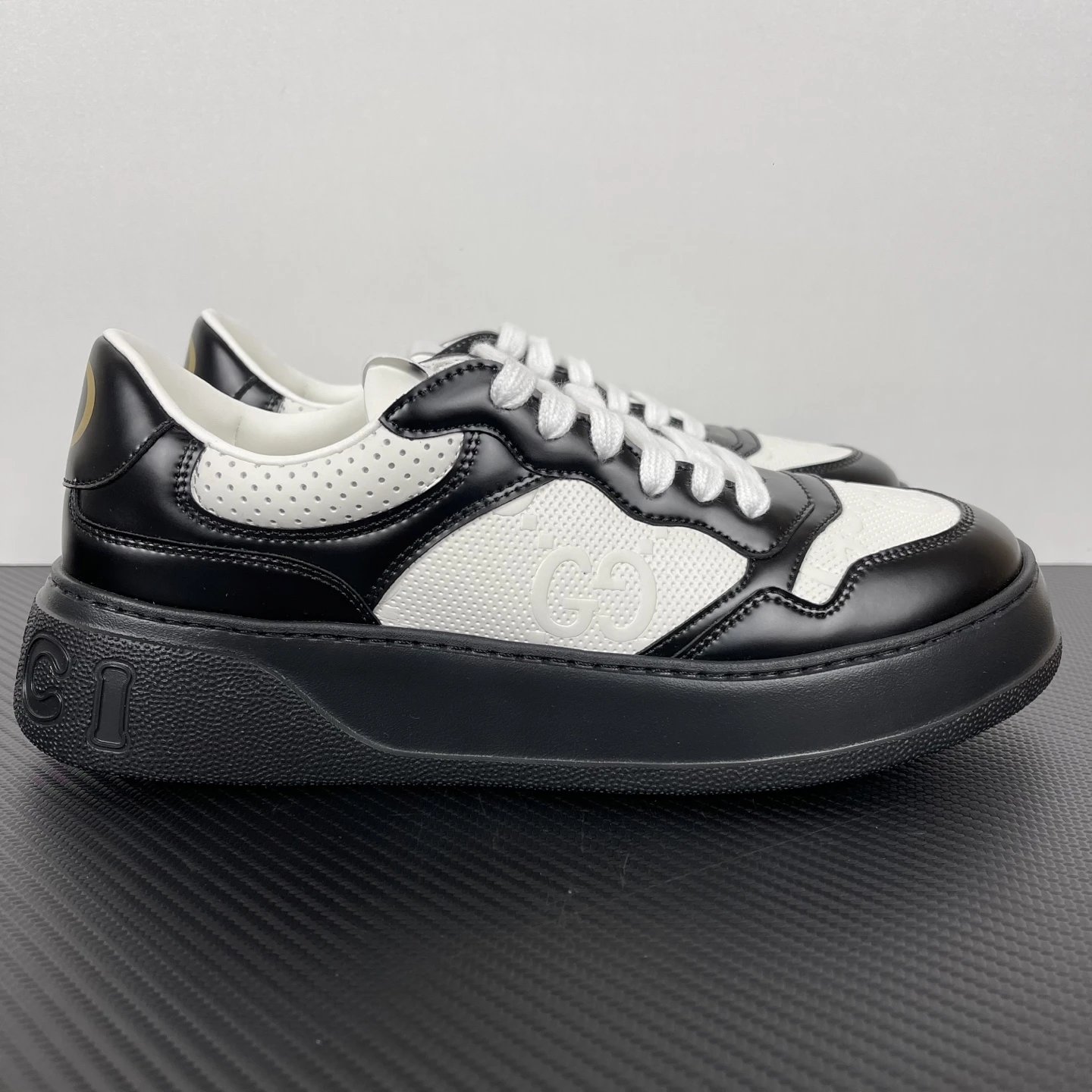 Gucci Sneakers Low-Top Platform with GG Monogram Panels — GC Biscuit Shoes Black and White Panda