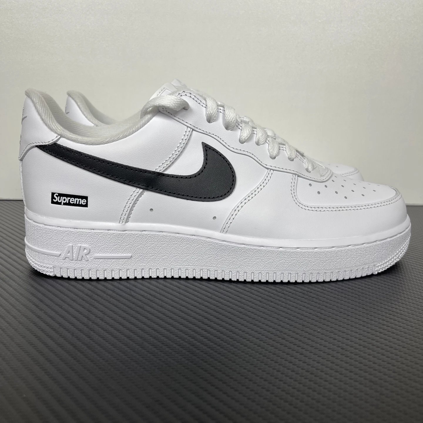 Supreme White Black（CU9225-102）