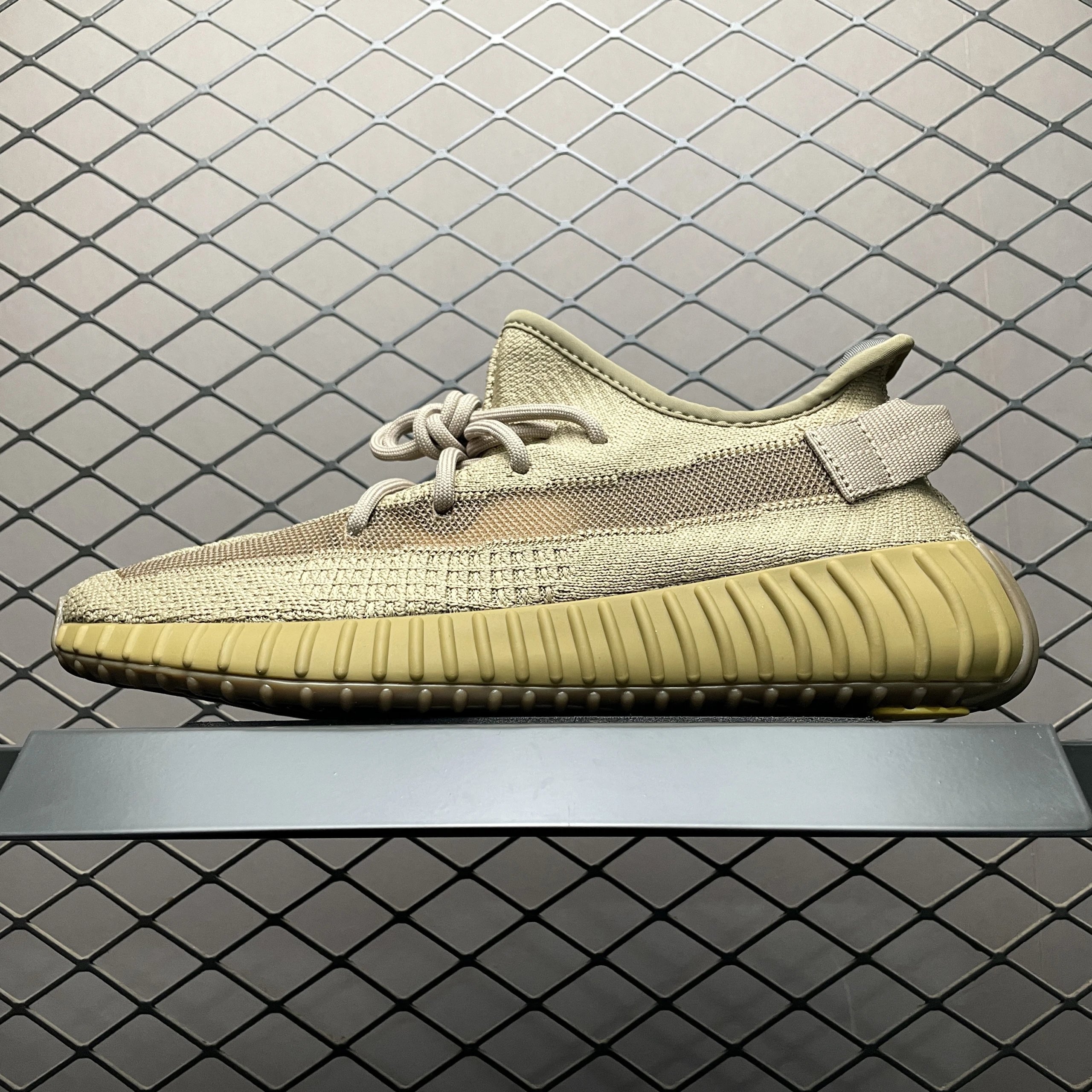 Yeezy 350V2 Earth 9033