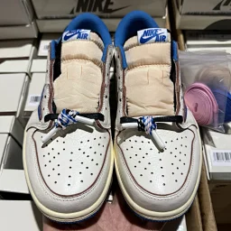 thumbnail for 清远乔1倒钩低帮特价！尺码40-47.5齐！清远原厂原班人马打造的“操作货”皮料都是原厂出的 史诗级捡漏 售前售后包到底 这个价格品质对比整个市场都是碾压式存在