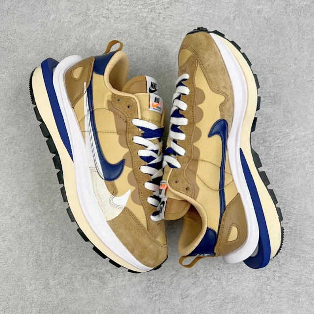 Nike Sneakers Sacai Collaboration Layered Double-Swoosh product detail image 30