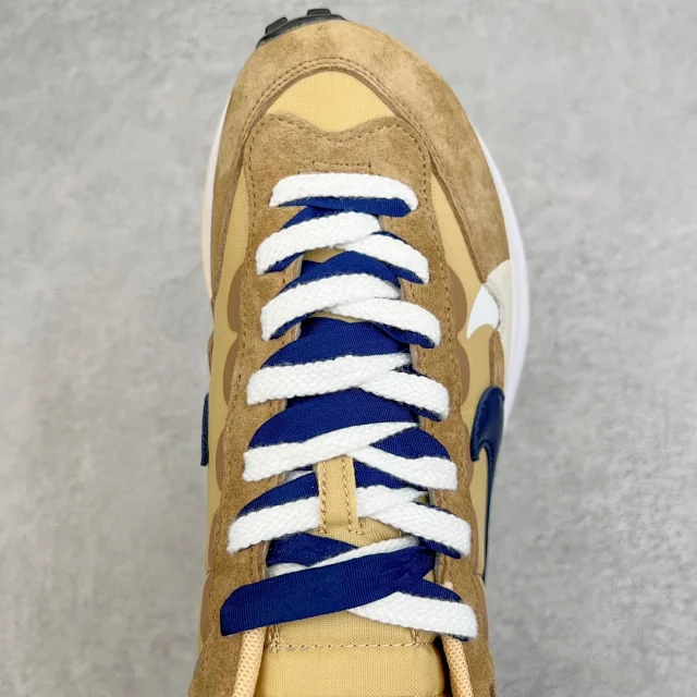 Nike Sneakers Sacai Collaboration Layered Double-Swoosh product detail image 31