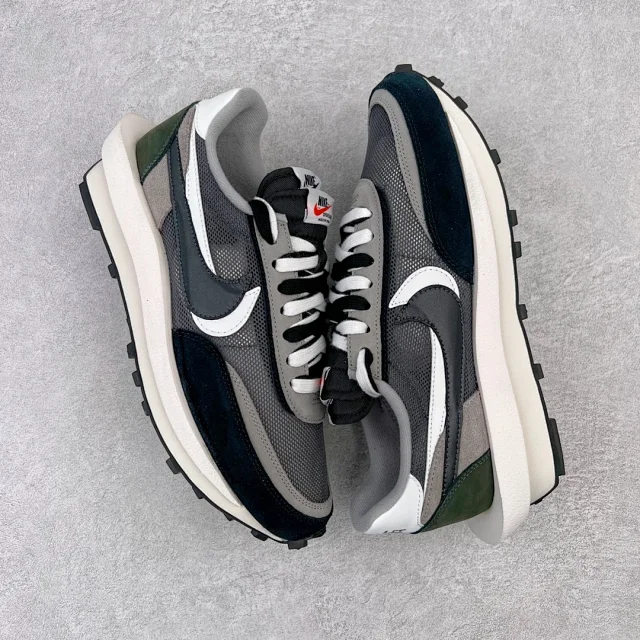 Nike Sneakers Sacai Collaboration Layered Double-Swoosh product detail image 12
