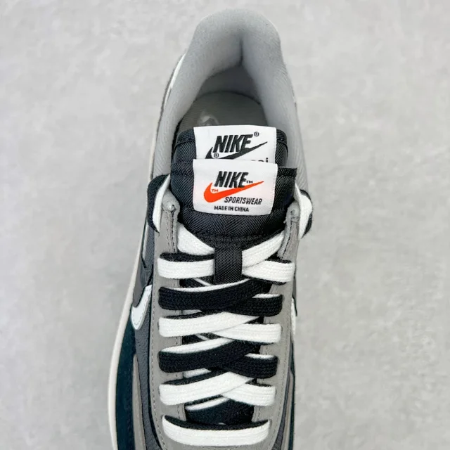 Nike Sneakers Sacai Collaboration Layered Double-Swoosh product detail image 14