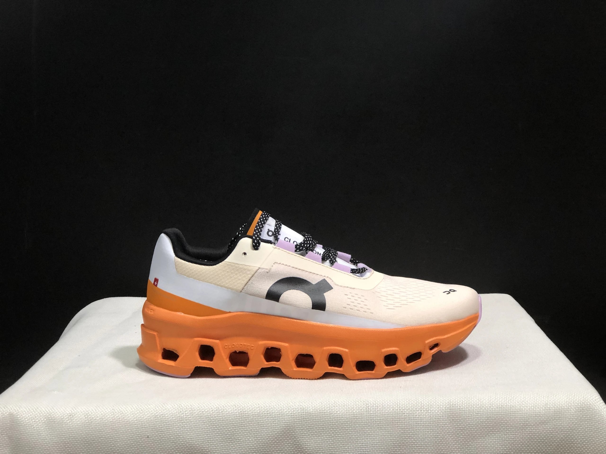 On Sneakers Cloudmonster — ON Monster Yellow 40.99706