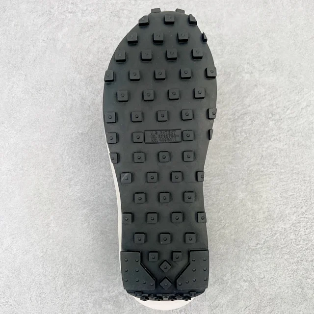 Nike Sneakers Sacai Collaboration Layered Double-Swoosh product detail image 17