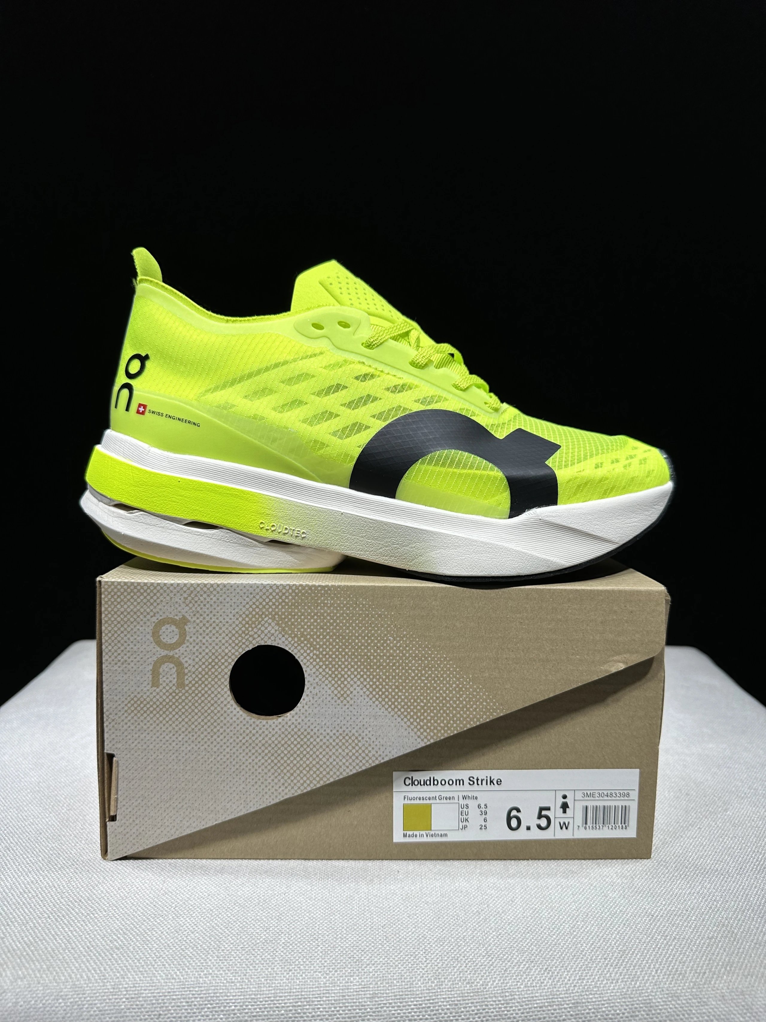 On Sneakers Cloudboom Strike — 5