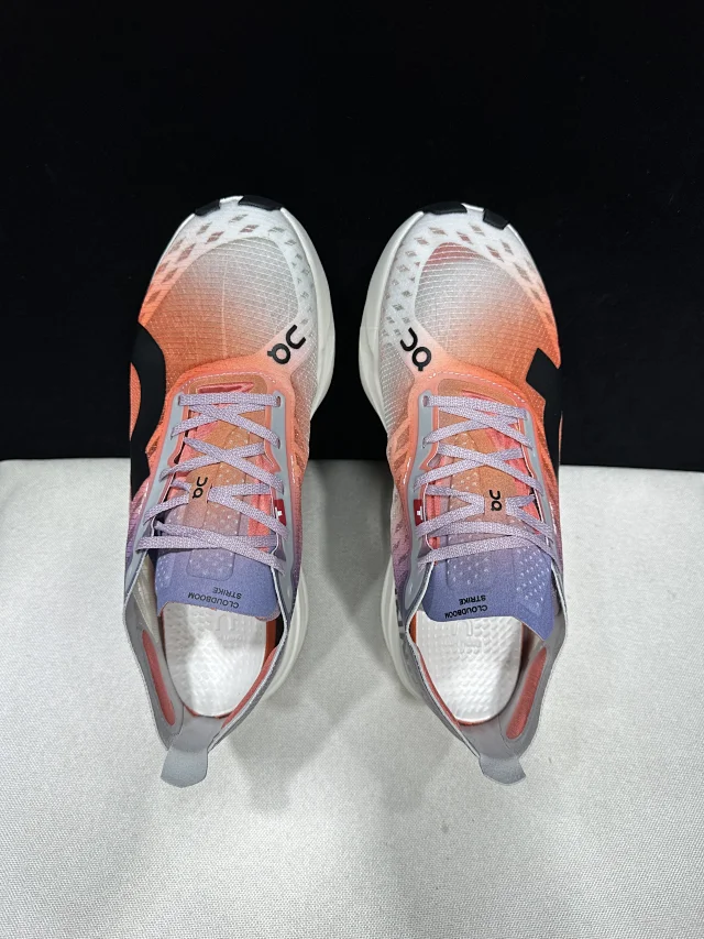 On Sneakers Cloudboom Strike product detail image 6