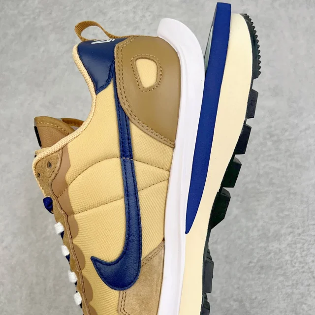 Nike Sneakers Sacai Collaboration Layered Double-Swoosh product detail image 34